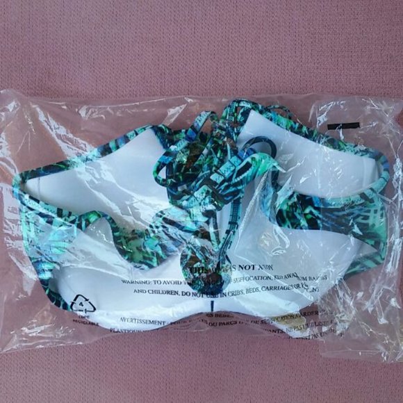 New Victoria's Secret strappy bikini top - Picture 2 of 6